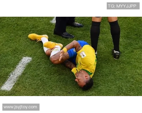 足球明星搞笑假摔视频大合集让你捧腹大笑的精彩瞬间回顾